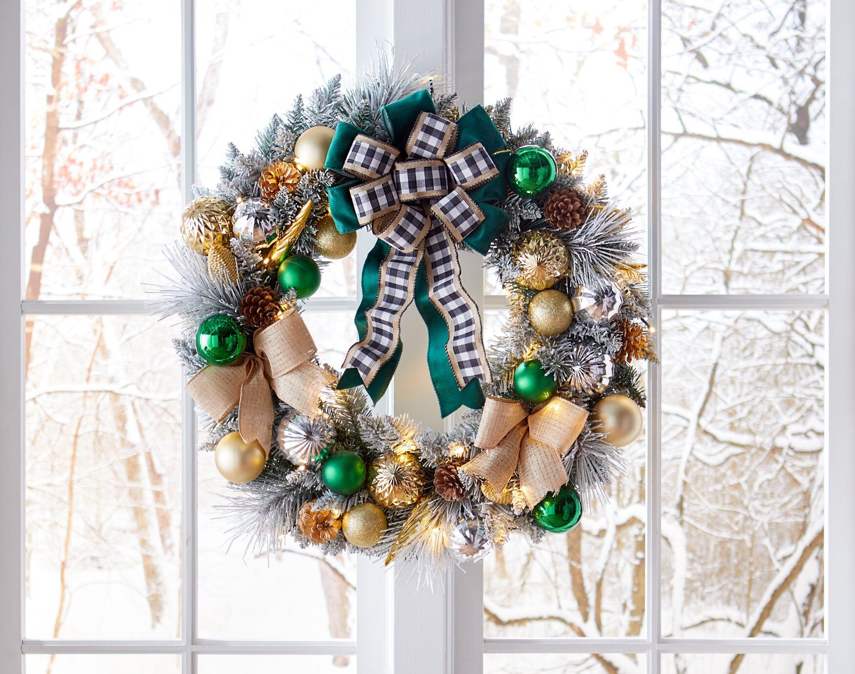 26" Pre-Lit Flocked Majesty Wreath