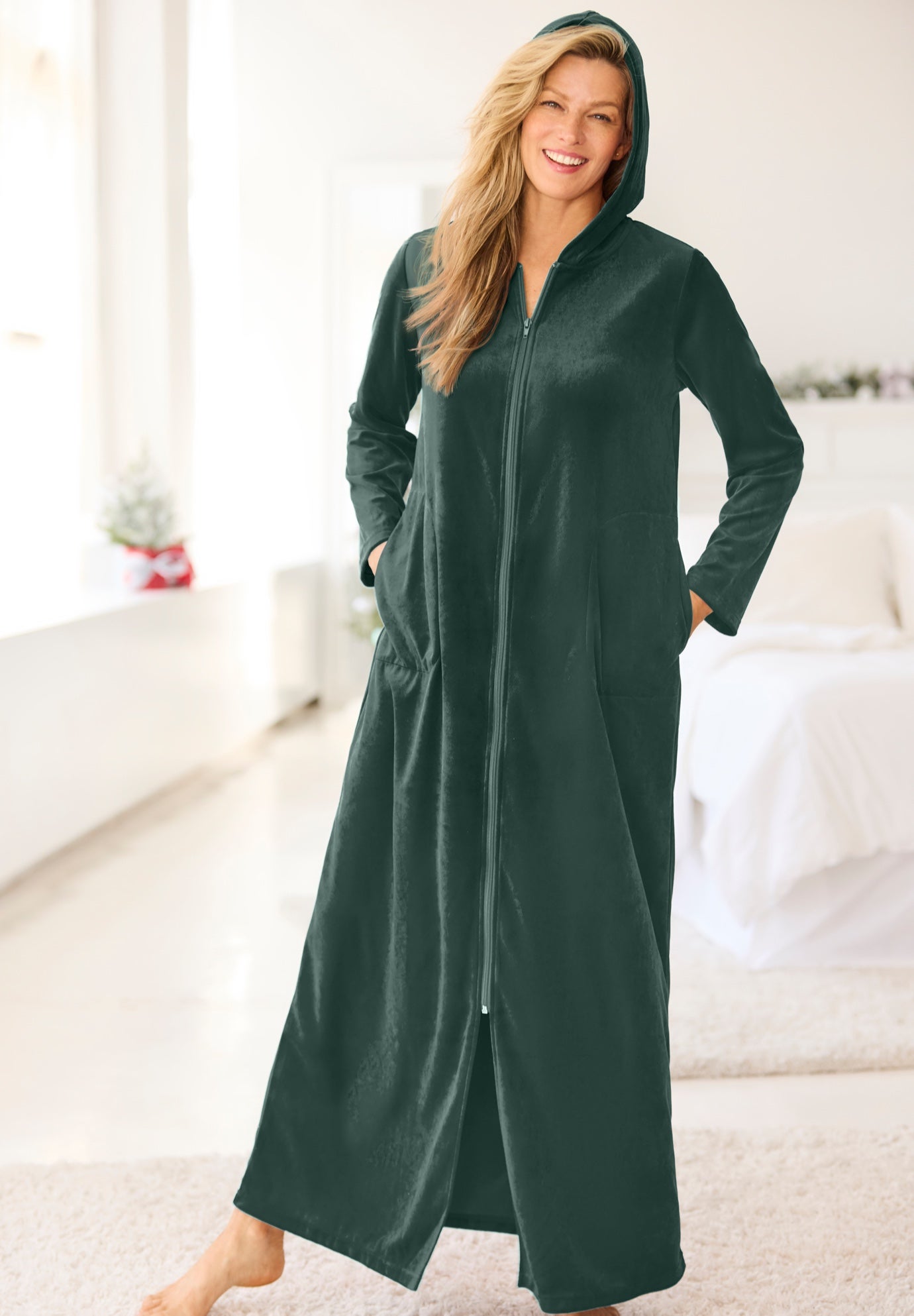 Dreams & Co&reg; Hooded Velour Robe image number 5