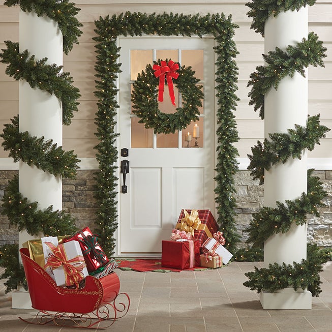 24" Pre-Lit Canadian Pine Arrow Tip Wreath image number 2