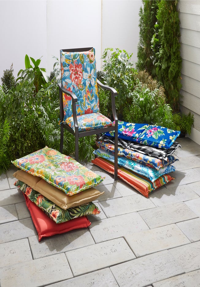 BH Outdoor Performance Flanged Hinged Cushion image number 1