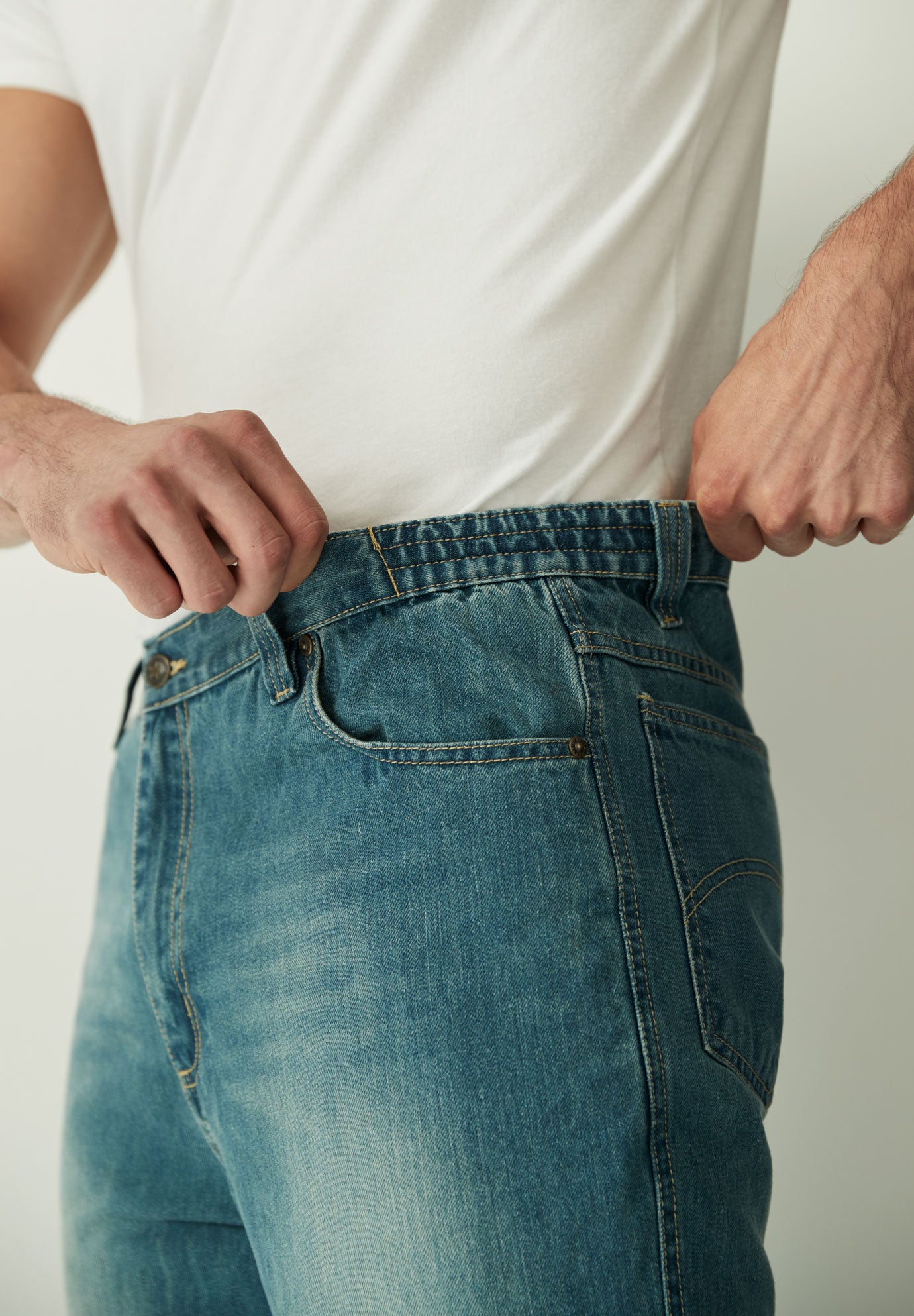 Loose-Fit Side Elastic 5-Pocket Jeans image number 1