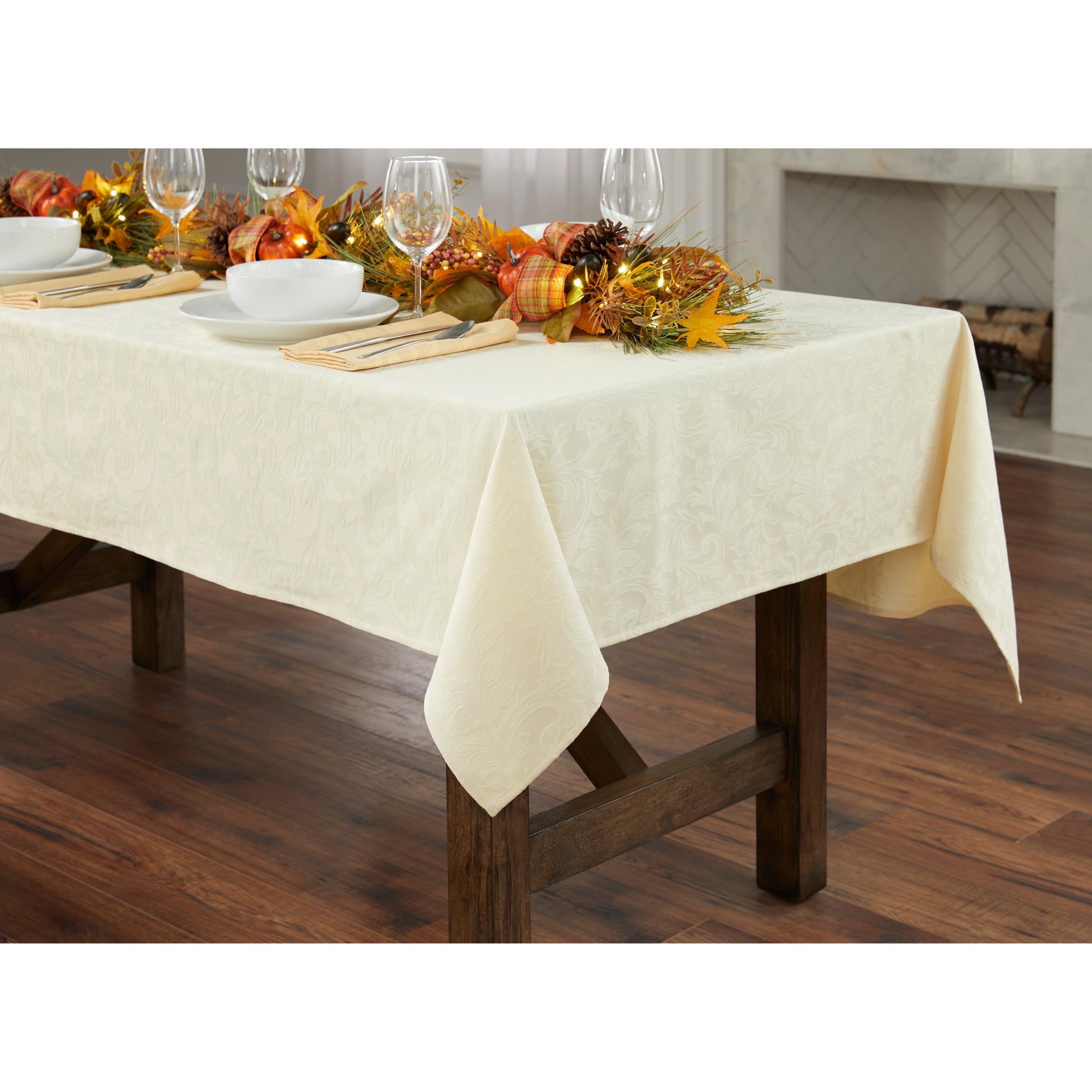 Damask 60" x 84" Tablecloth image number 0
